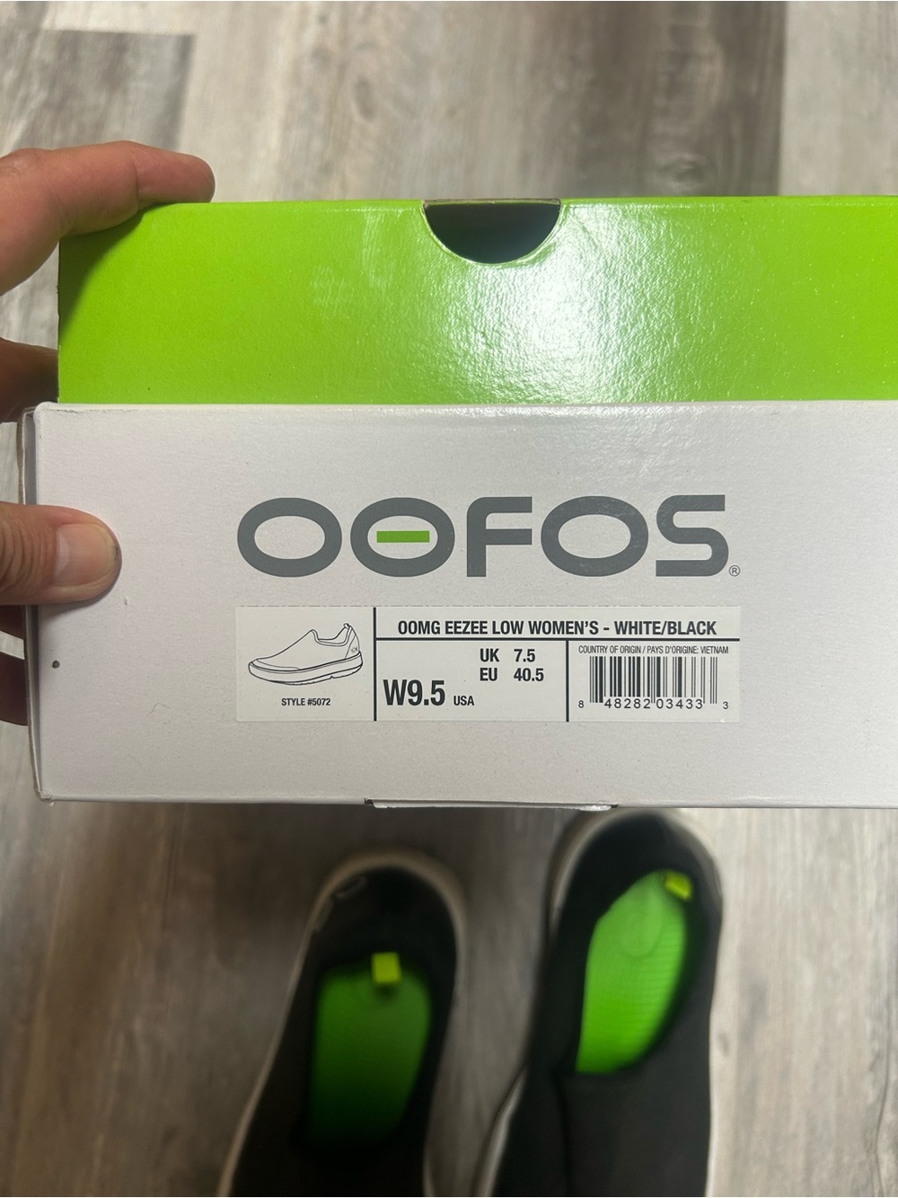 Women’s OOMG EEZEE Low Oofos Black/white Slip on Shoes Size 9.5

G1
